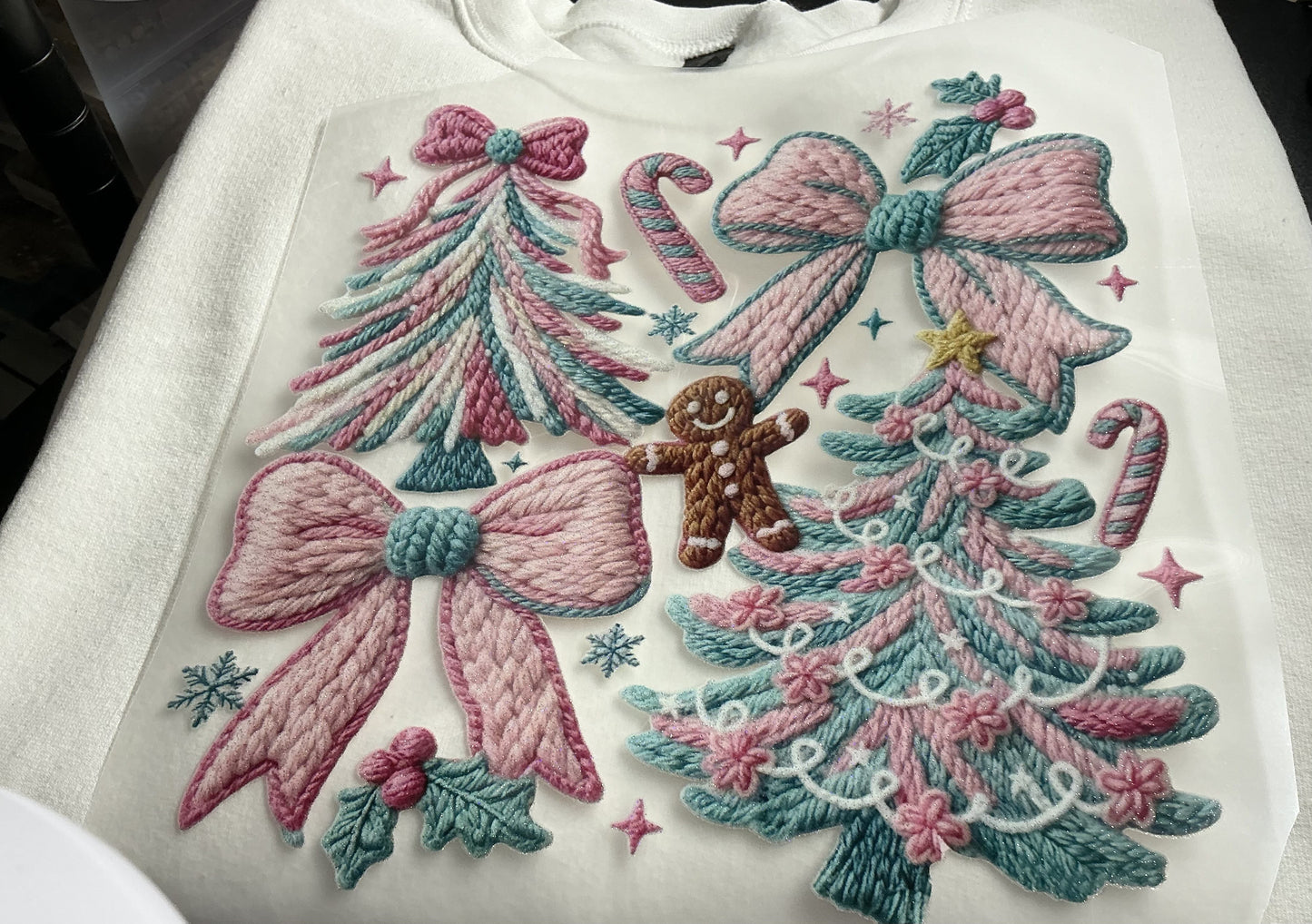 FESTIVE YARN CHRISTMAS TREE AND GINGERBREAD GLITTER PRINT #0190