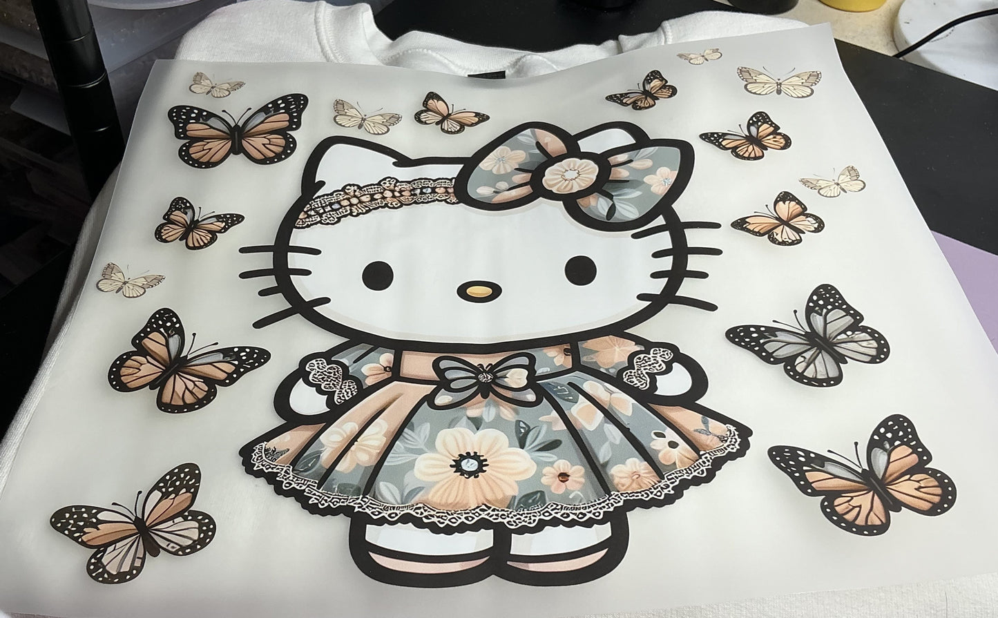 CUTE KITTY WITH BUTTERFIES #0151 PERFECT FOR OVERSIZE TSHIRTS (CHARACTERS)