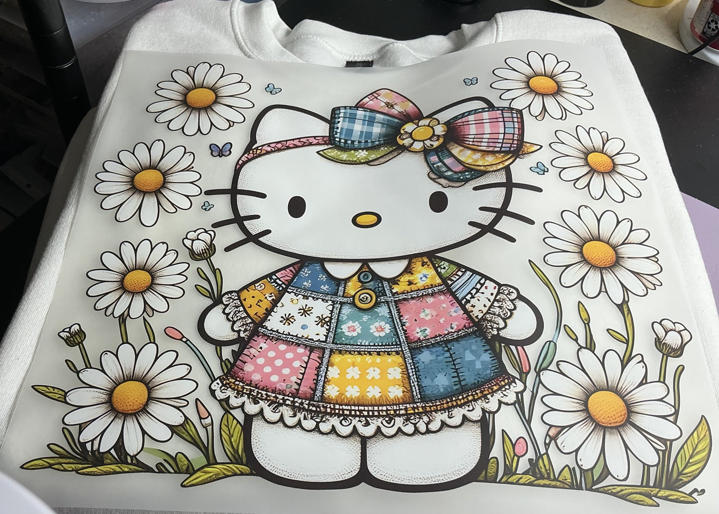 CUTE KITTY IN A FLOWER FILELD #0136 (CHARACTER) PERFECT FOR OVERSIZED T SHIRTS