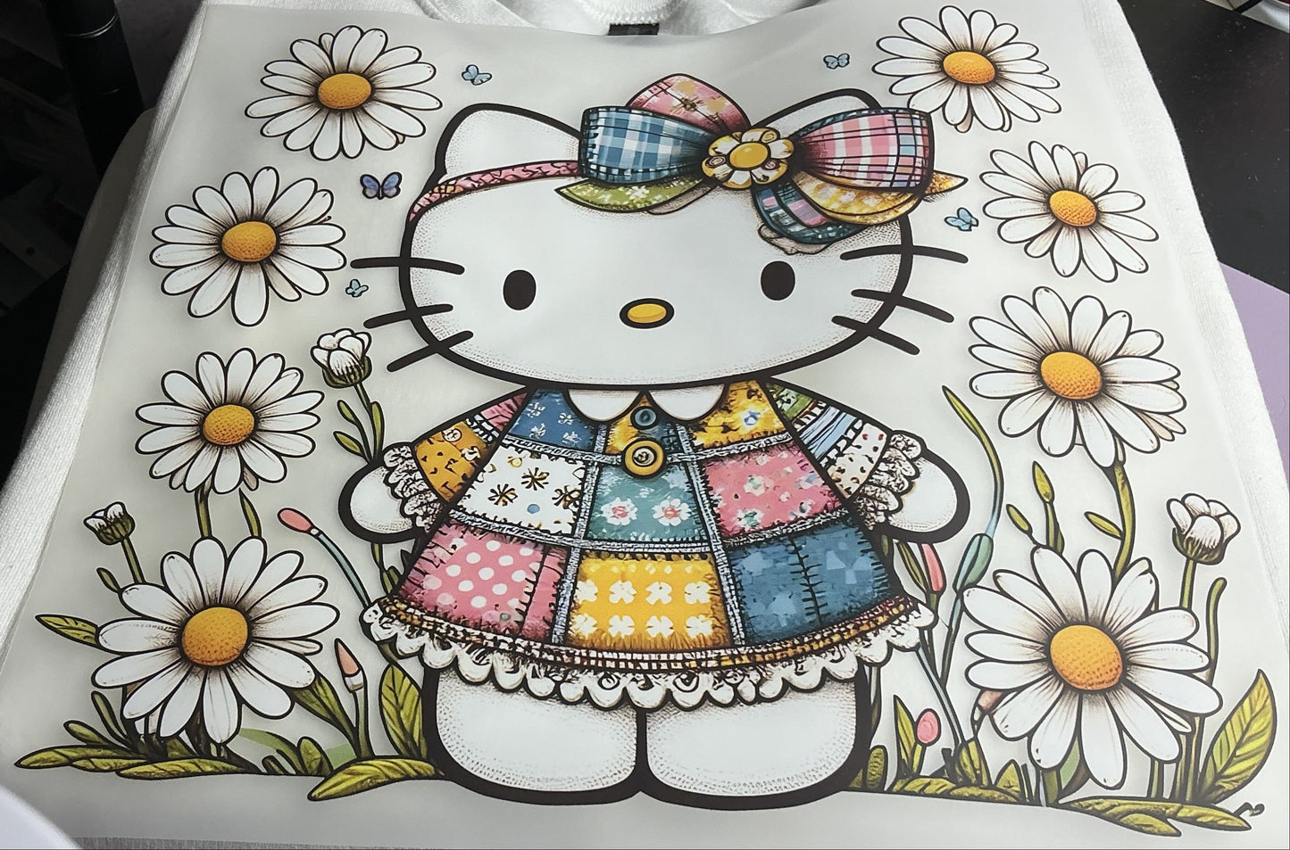 CUTE KITTY IN A FLOWER FILELD #0136 (CHARACTER) PERFECT FOR OVERSIZED T SHIRTS