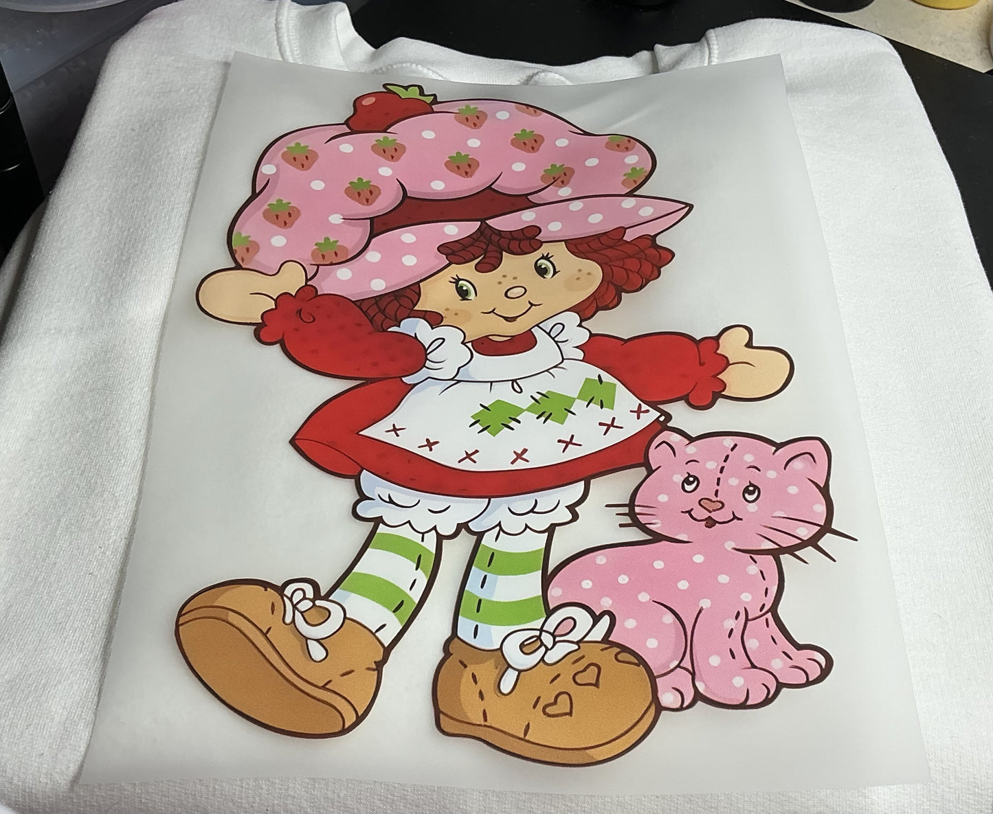 STRAWBERRY #0161 PERFECT FOR OVERSIZED TSHIRTS (CHARACTERS) (ALL SEASON)