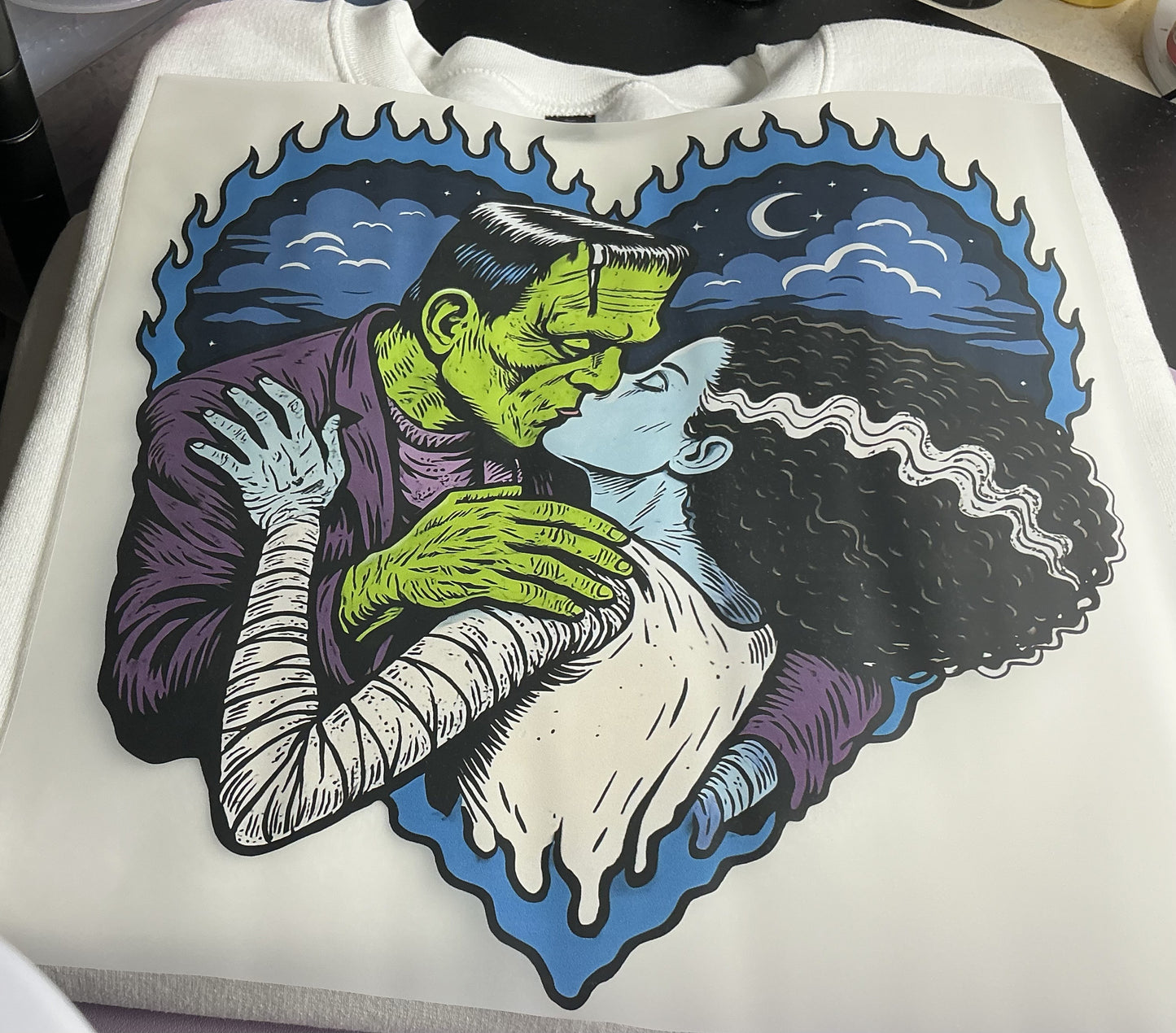 FRANKENSTEIN IN LOVE #0137 (VALENTINE) (CHARACTER) (VALENTINES) PERFECT FOR OVERSIZED TSHIRTS