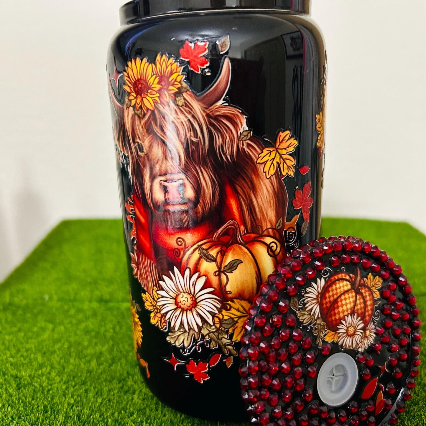 Highland Cow Festive I Glass Tumbler With Straw And Decorated Lid ICute Cup Beer Can Iced Coffee Glass Cup With Lid And Straw I