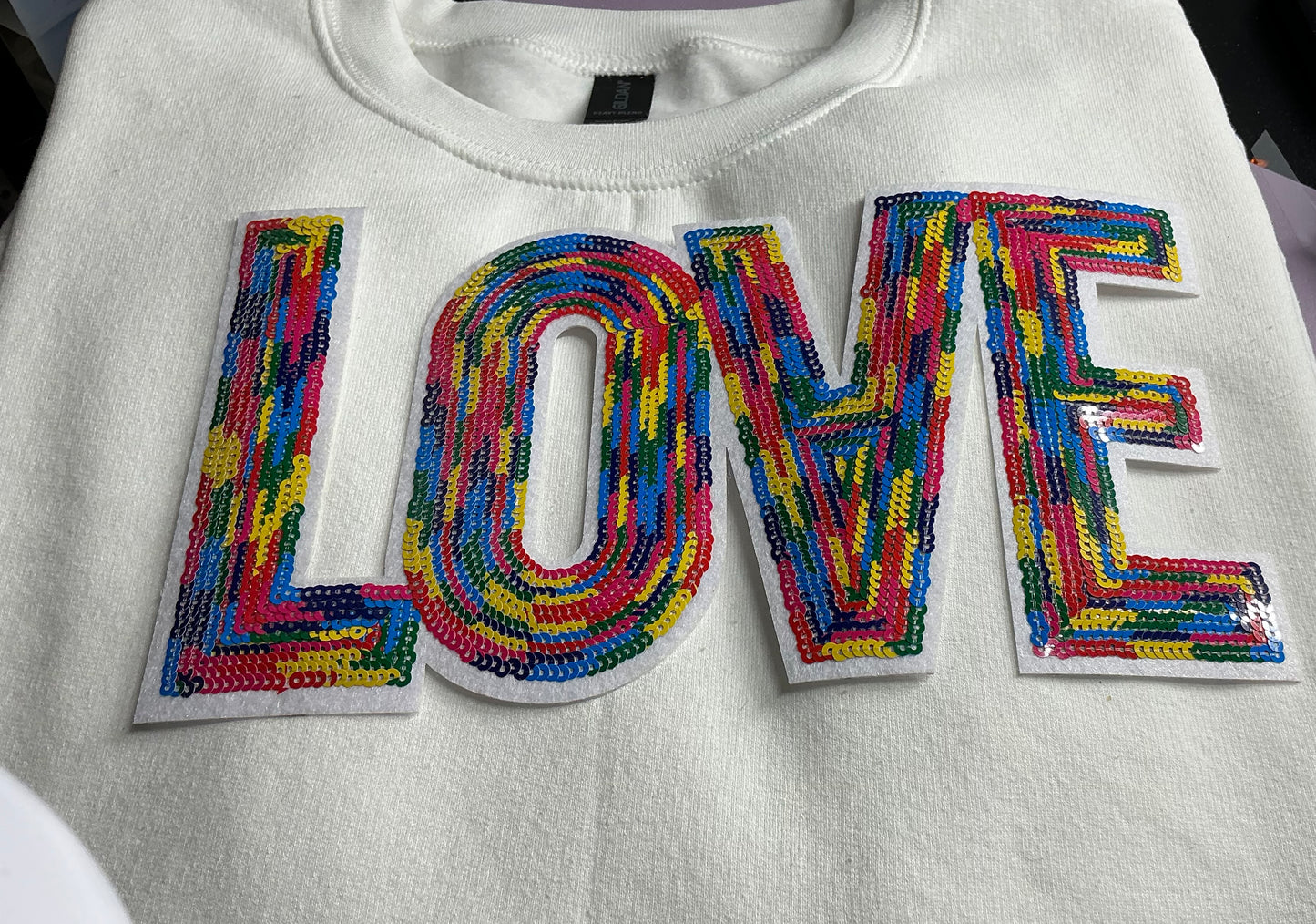 LOVE SEQUIN CHENILLE PATCH #0016 (ALL SEASON) (VALENTINE)